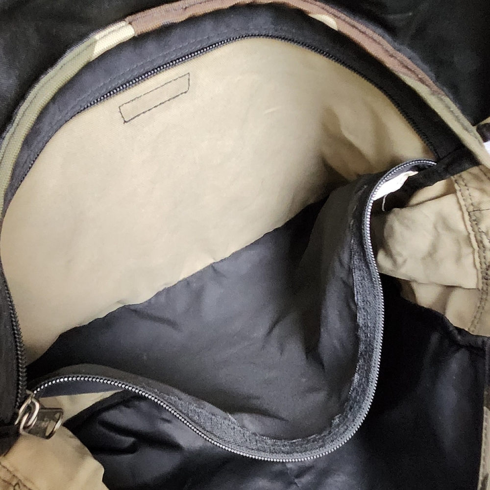 Eastpak Camo Messenger Crossbody Multi Compartment Bag. - Picture 8 of 9